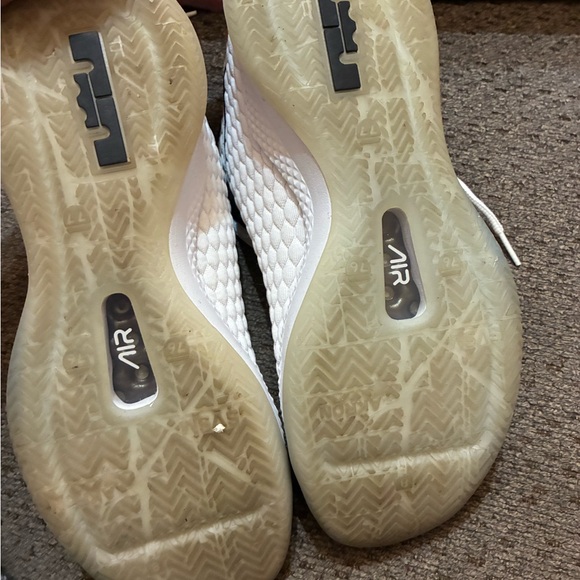 Nike Lebron Witness III PRM White and Black Sneakers - Picture 7 of 10